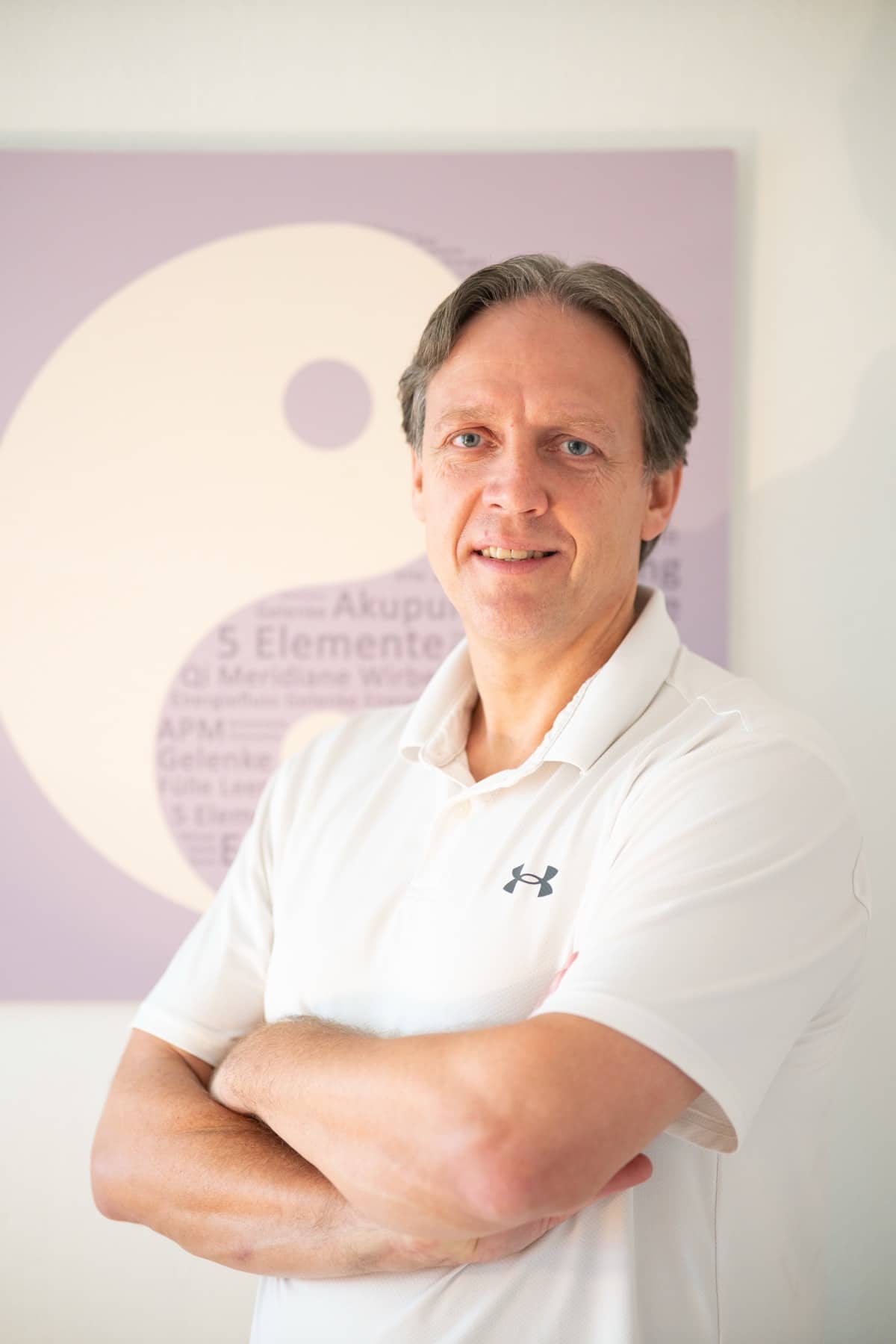 René Aufhauser in seiner Praxis