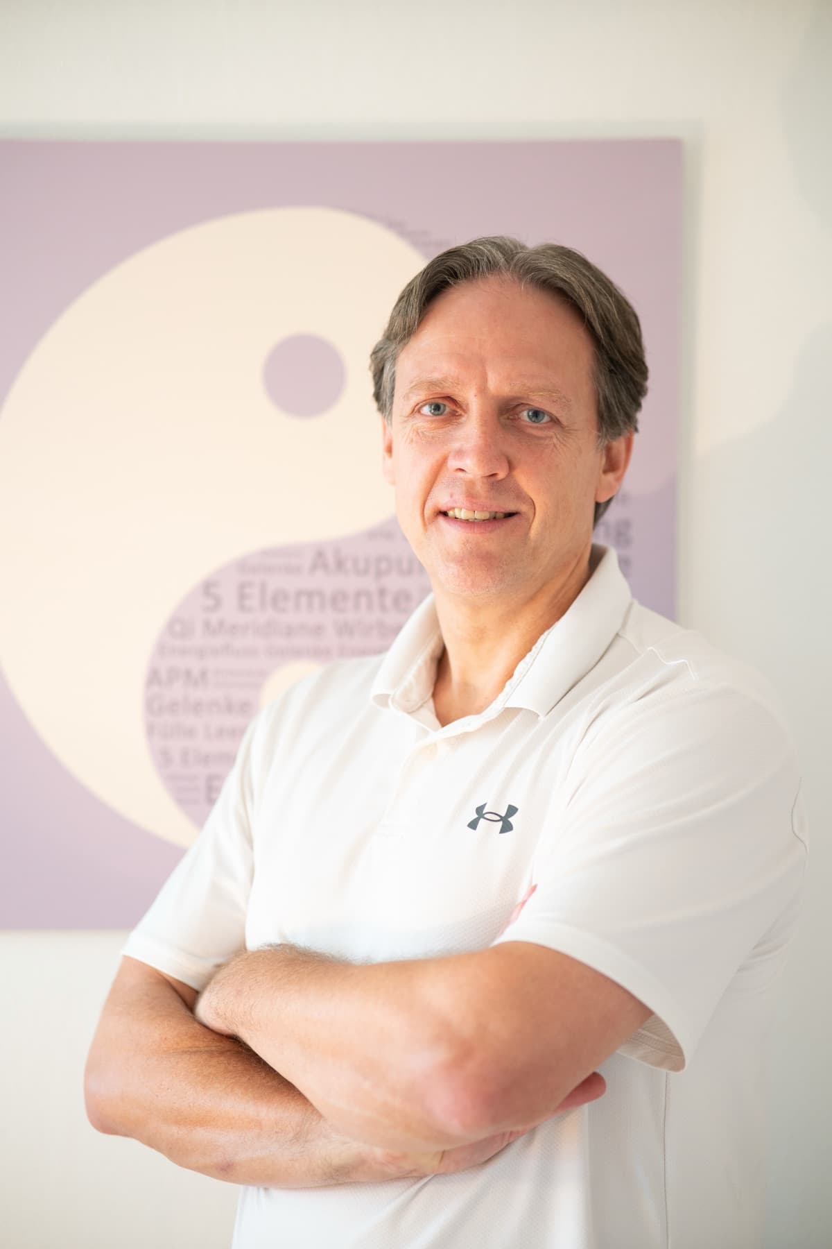 René Aufhauser in seiner Praxis